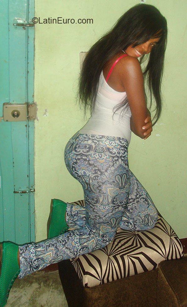 Date this happy Colombia girl Linda from Medellin CO17320