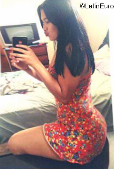 Date this stunning Dominican Republic girl Carla from Santiago DO22037