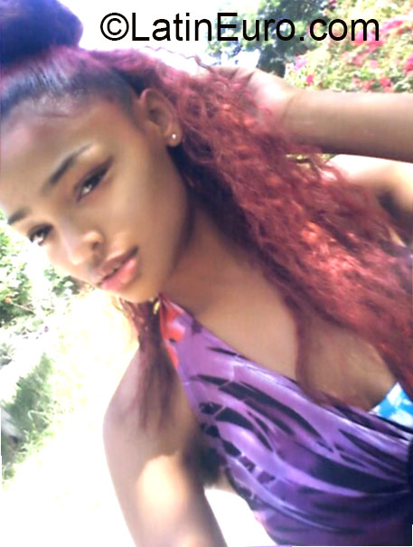 Date this lovely Jamaica girl Neeki from Kingston JM2071
