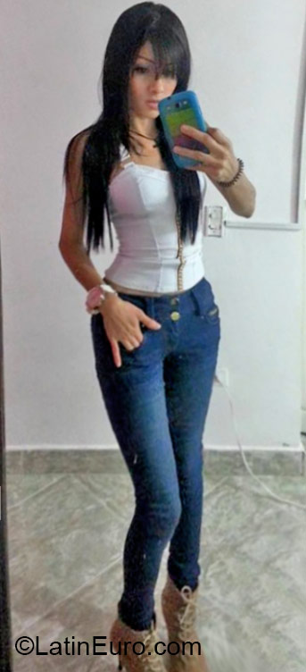 Date this beautiful Colombia girl Leidi arsila from Medellin CO17501