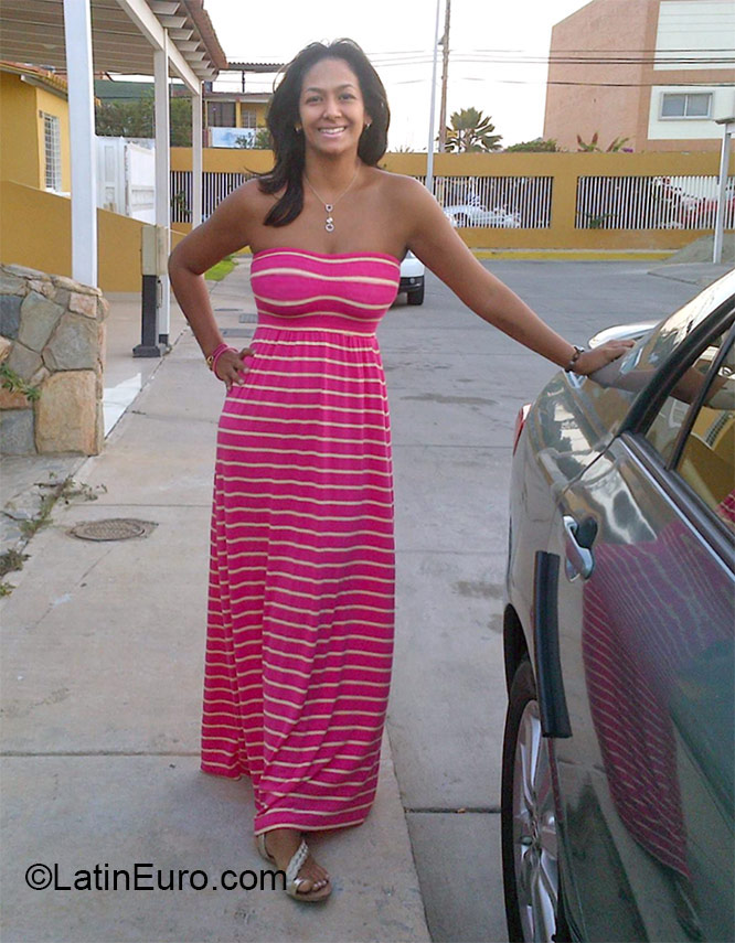 Date this young Venezuela girl Yetzica from Valencia VE522