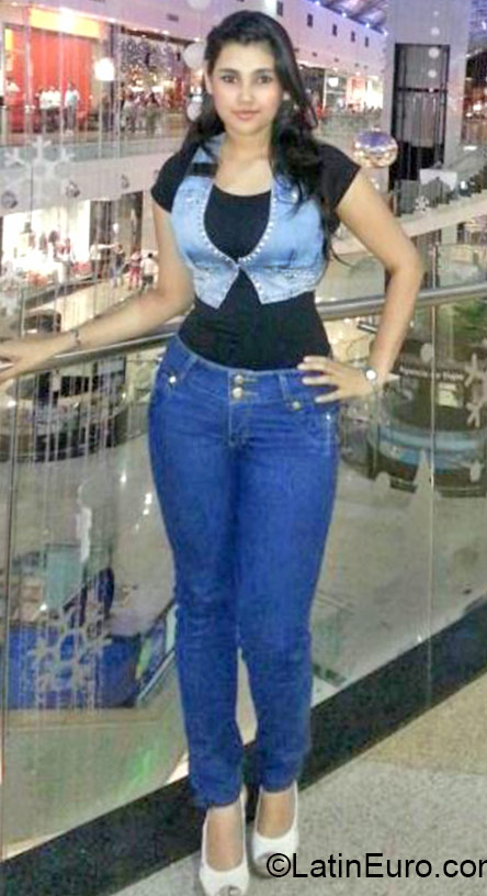 Date this sensual Colombia girl Nata from Bucaramanga CO17535