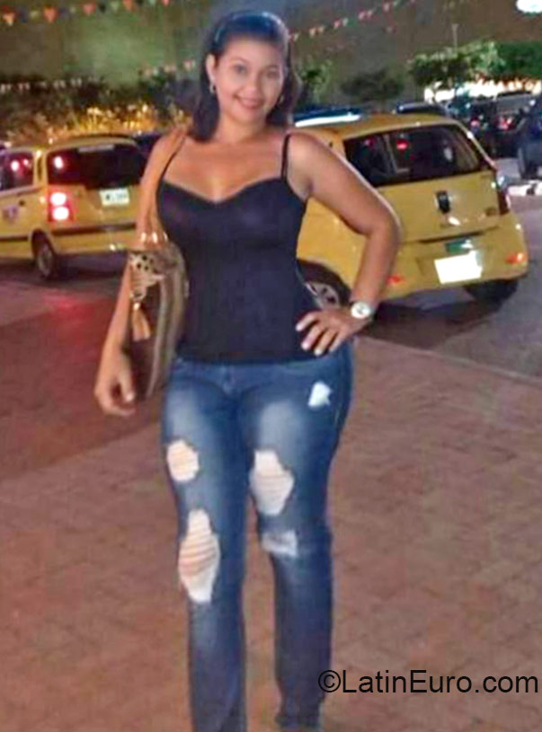Date this lovely Colombia girl Maryori from Maicao CO17565