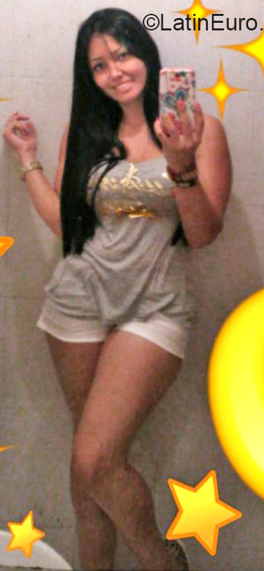 Date this lovely Colombia girl Carolina from Pereira CO17571