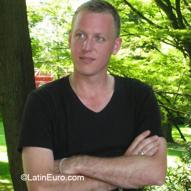 Date this exotic Netherlands man Roel from Utrecht NL266