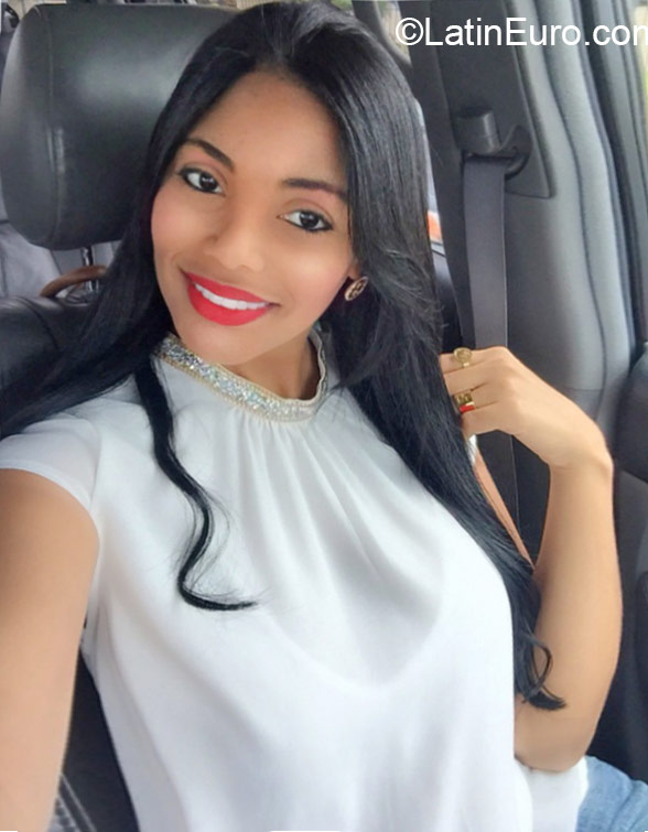 Date this lovely Dominican Republic girl Perla from Santo Domingo DO22629