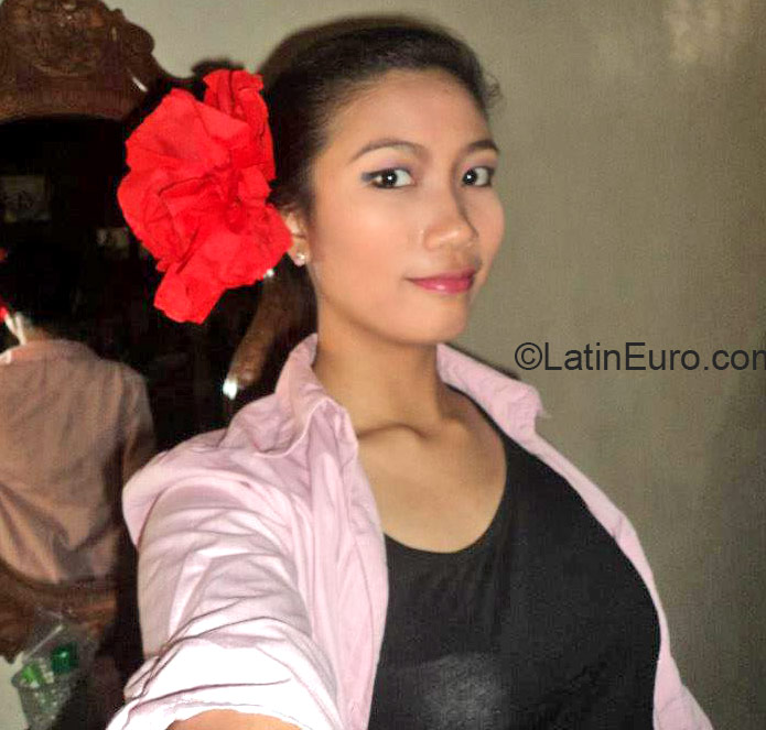 Date this attractive Philippines girl Shairia from Angadanan PH799