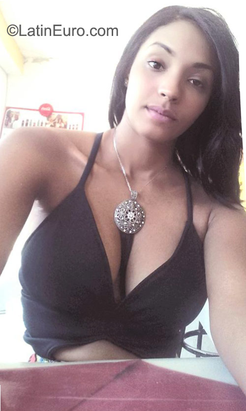 Date this tall Dominican Republic girl Carlina from San francisco de macoris DO22883