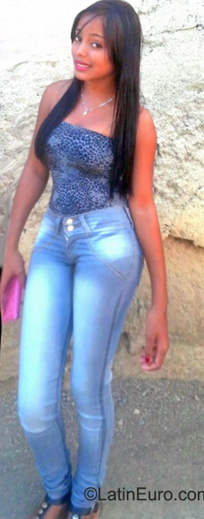 Date this happy Dominican Republic girl Wendy from Santo Domingo DO22892