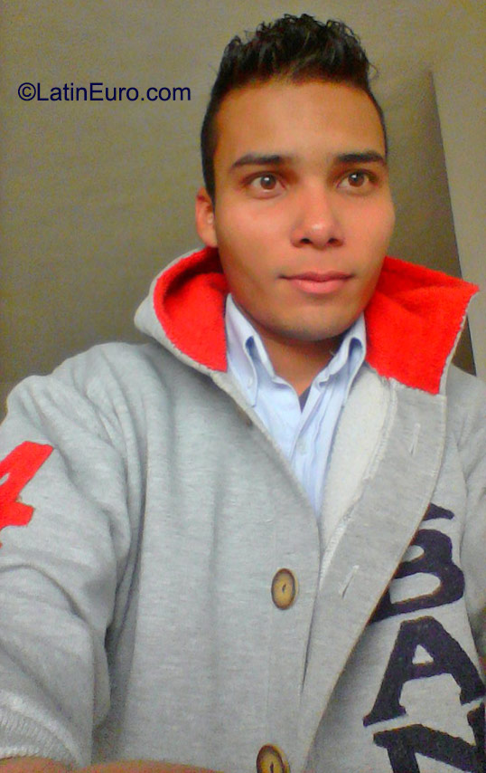 Date this cute Colombia man Carlos from Bogota CO17831