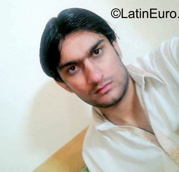 Date this sultry Pakistan man Hammad from Islamabad PK85