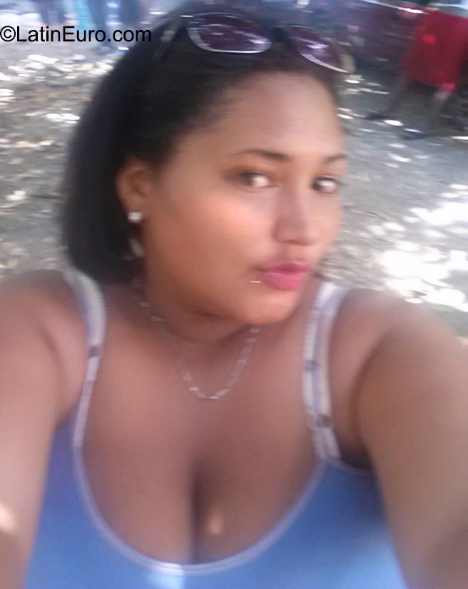 Date this athletic Dominican Republic girl Jarony from Santo Domingo DO23058