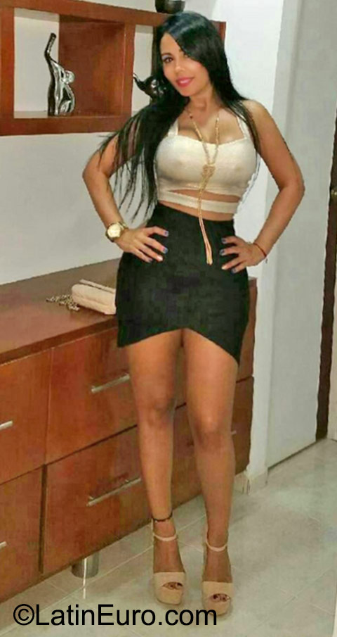 Date this athletic Colombia girl Vanessa from Cali CO17925