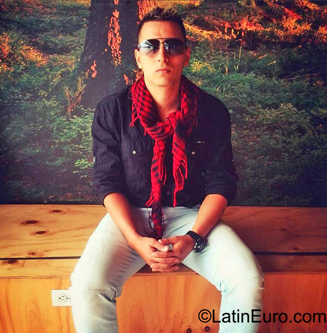 Date this sultry Colombia man Mauricio from Medellin CO17934