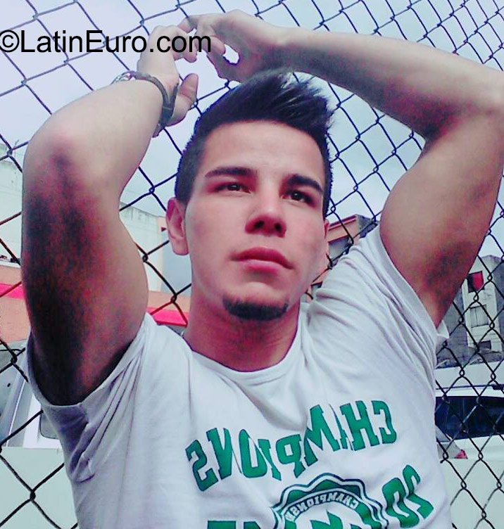Date this stunning Colombia man Elias from Bogota CO18083