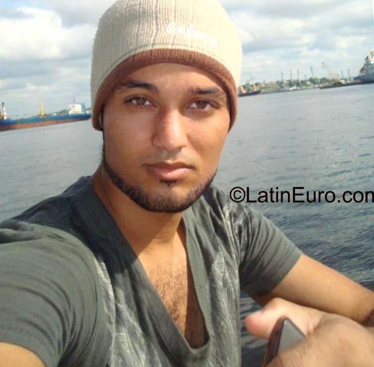 Date this stunning Dominican Republic man Manuel from Punta Cana DO23485