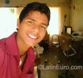 Date this tall Venezuela man Andres from maracaibo VE635