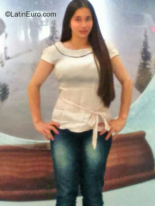 Date this voluptuous Colombia girl Martha liliana from Bogota CO18205