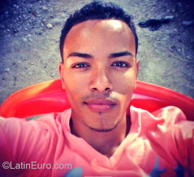 Date this funny Dominican Republic man Francis from La Vega DO23746