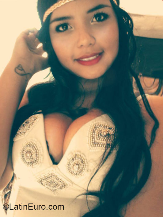 Date this gorgeous Colombia girl Natalia from Medellin CO18270