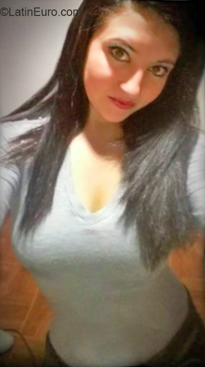 Date this nice looking Colombia girl Diana from Bogota CO18298