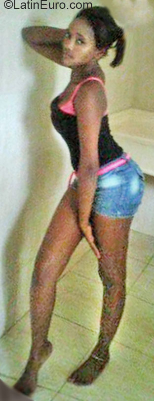 Date this pretty Dominican Republic girl Aderlin from higuey DO24368