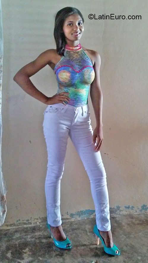 Date this hot Dominican Republic girl Mariela from Santo Domingo DO24408