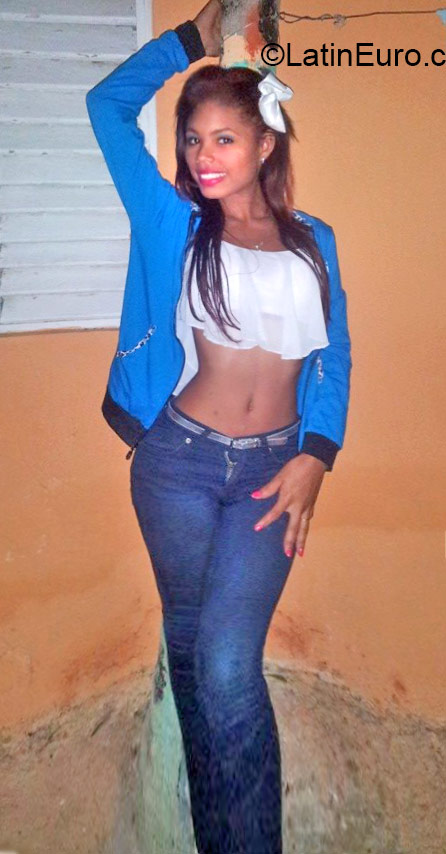 Date this hot Dominican Republic girl Yoleni from Mao DO24504