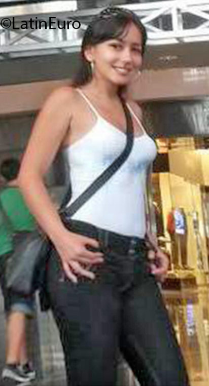 Date this good-looking Colombia girl Lilia from Armenia CO18538