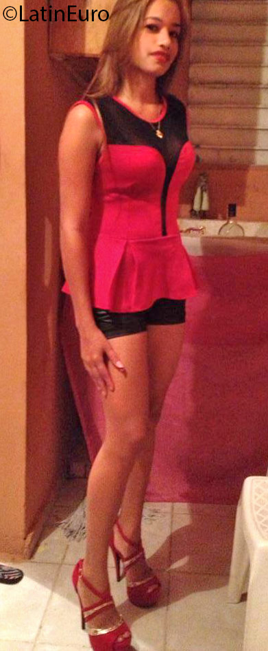 Date this gorgeous Dominican Republic girl Angelica from Santiago DO24695