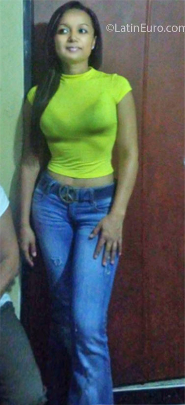 Date this good-looking Colombia girl Paula from Tulua CO18597