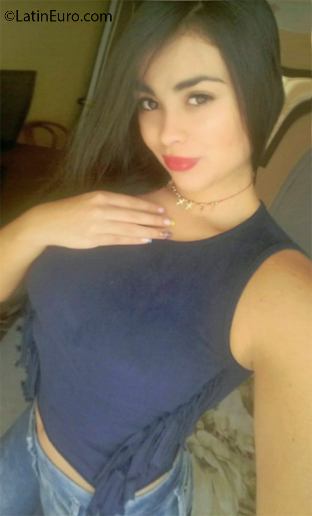 Date this sensual Colombia girl Yuli from Pereira CO18678