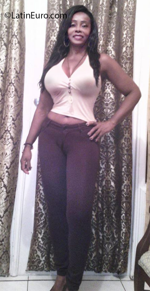 Date this hot Colombia girl Durling from Cali CO18723