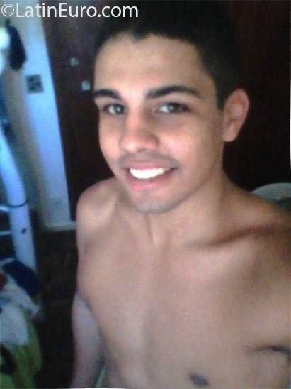 Date this athletic Brazil man Tom from Vitoria BR9607