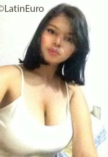 Date this hot Colombia girl Mercedes from Cartagena CO18811