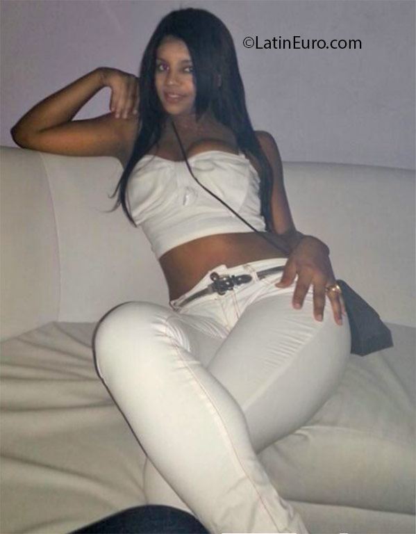 Date this gorgeous Dominican Republic girl Anyelinia from Santiago DO25445