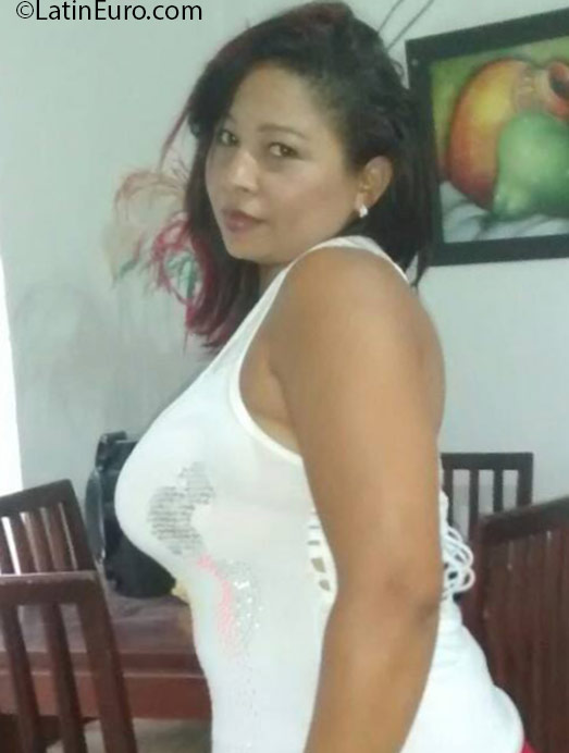 Date this passionate Colombia girl Yanelis from Cartagena CO18963