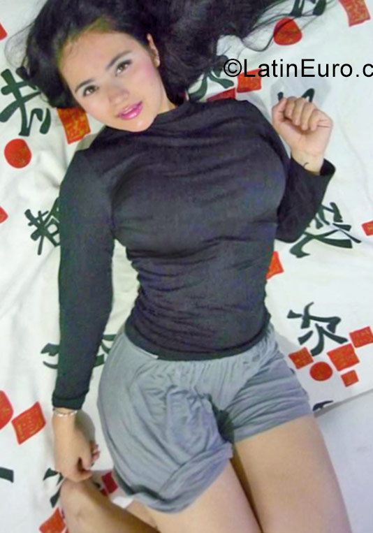 Date this charming Colombia girl Deisy from medellin CO19029