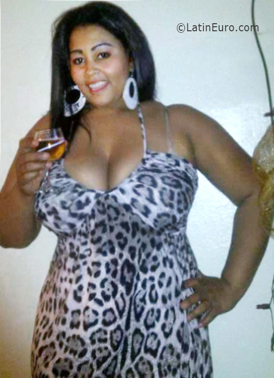 Date this tall Dominican Republic girl Yalanler from Santiago DO26071