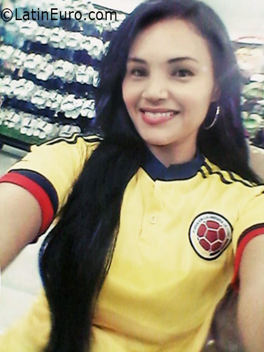 Date this cute Colombia girl Leydis from Barranquilla CO19087