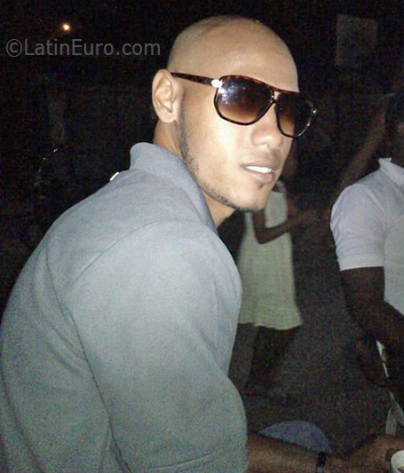 Date this attractive Dominican Republic man Malvin from Santo Domingo DO26197