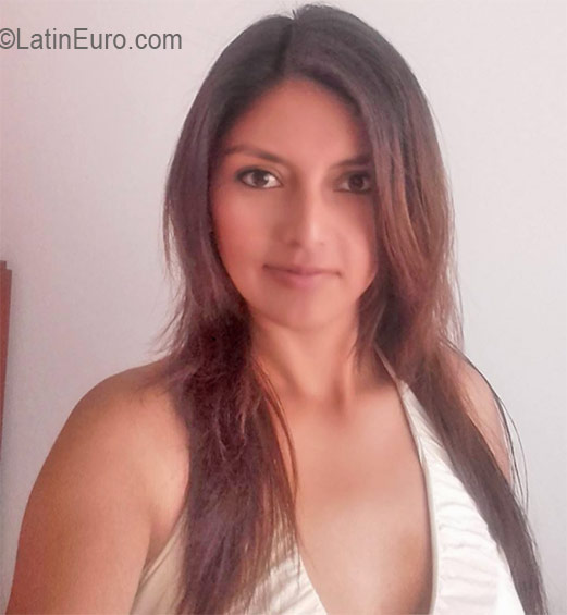 Date this good-looking Colombia girl Andrea from Bogota CO19436