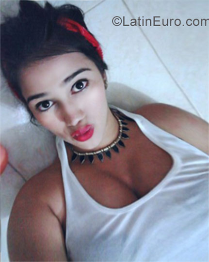 Date this charming Colombia girl Maria from Medellin CO19571