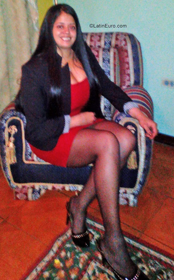 Date this hot Colombia girl Dahyian from Bogota CO19978