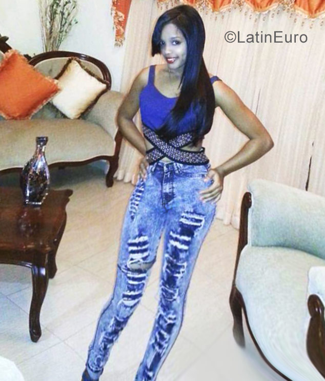 Date this beautiful Dominican Republic girl Karina from Higuey DO27198