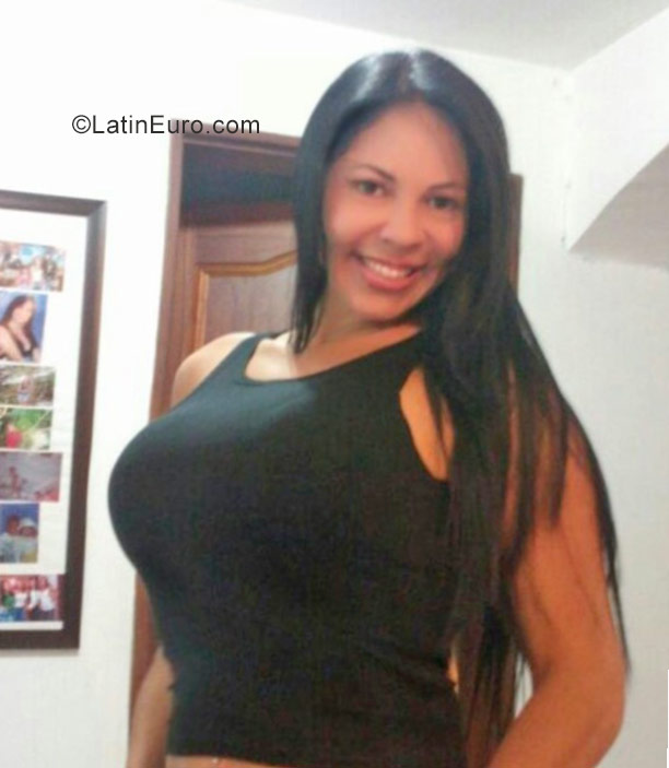 Date this young Colombia girl Lina from Medellin CO20742