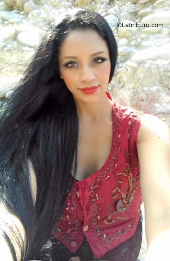 Date this fun Colombia girl Maira from Bogota CO21068