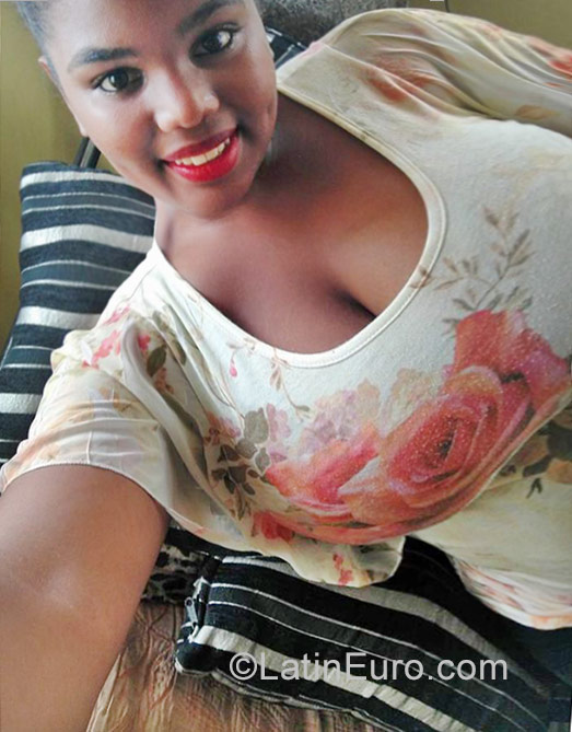 Date this foxy Dominican Republic girl Aura from Santo Domingo DO29110