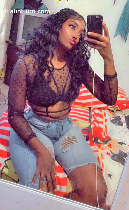 Date this tall Colombia girl Nayibe from Cali CO31888
