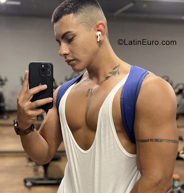 Date this hot Colombia man Charlie from Medellin CO31691